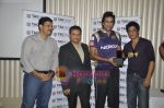 Shahrukh Khan gifts Tag Heuer to KKR players in Trident, Mumbai on 26th May 2011 (4).JPG